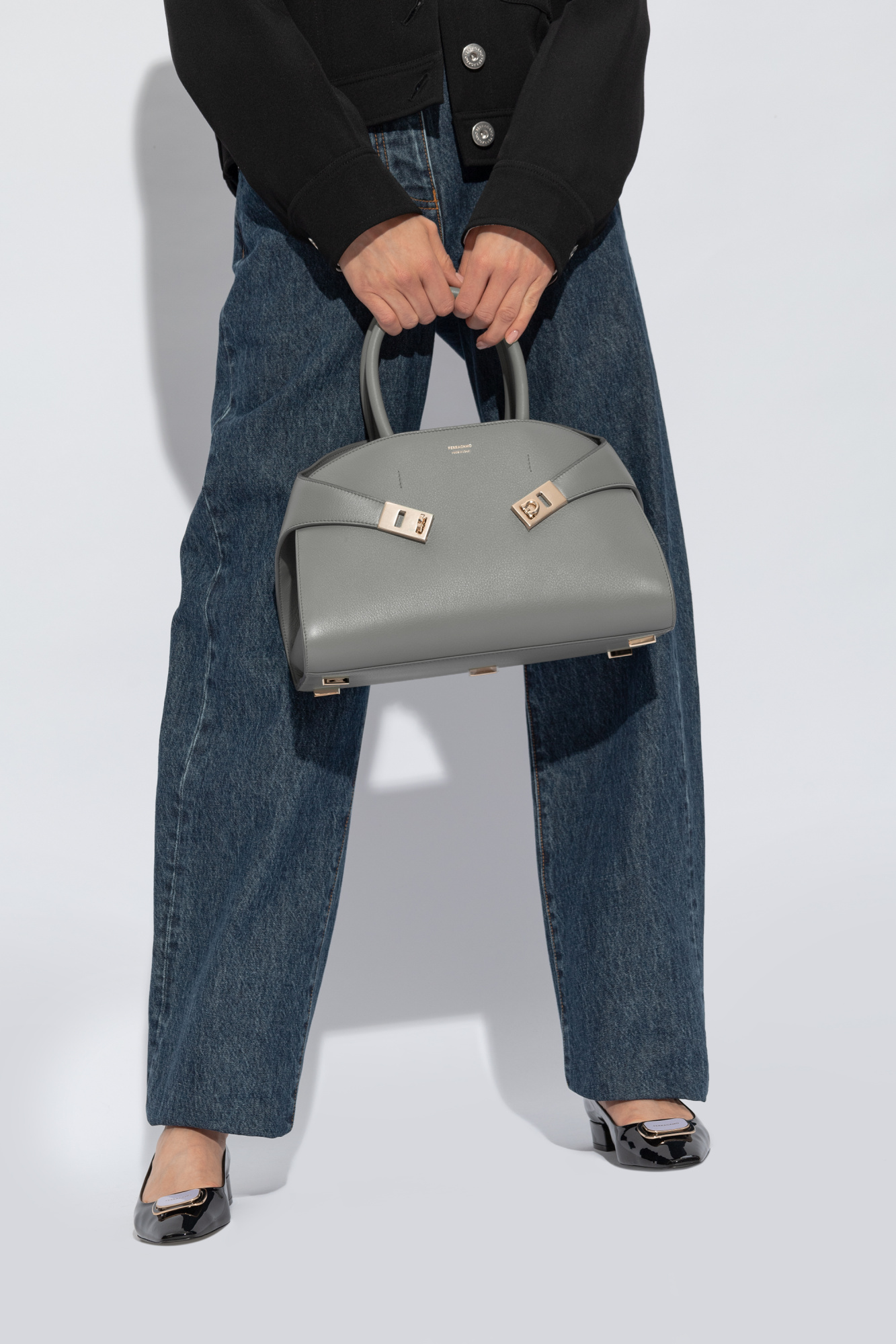 【送料&関税込】Ferragamo Grey Suede Shoulder Bag Grey FERRAGAMO `Hug` Shoulder Bag FERRAGAMO